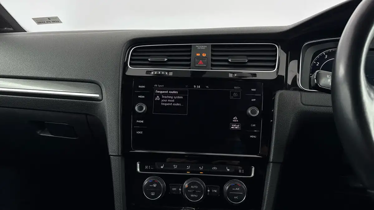 2018-volkswagen-golf-20-tsi-gti-5d-dsg-big-11
