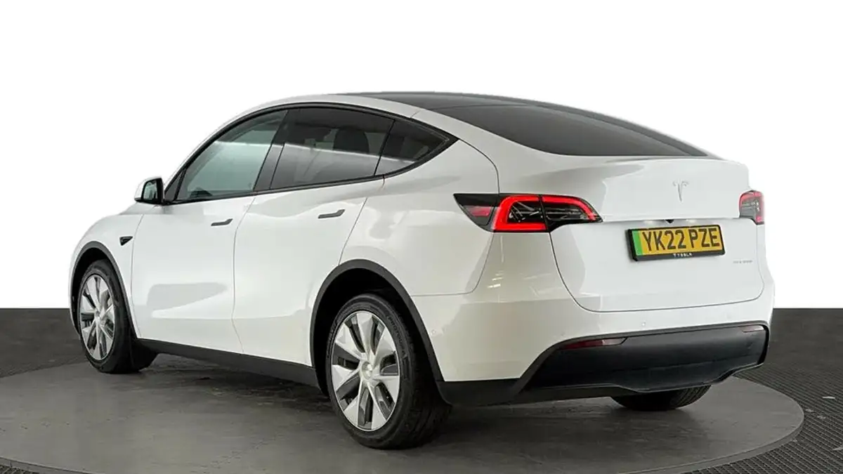 2022-tesla-model-y-e-long-range-big-5