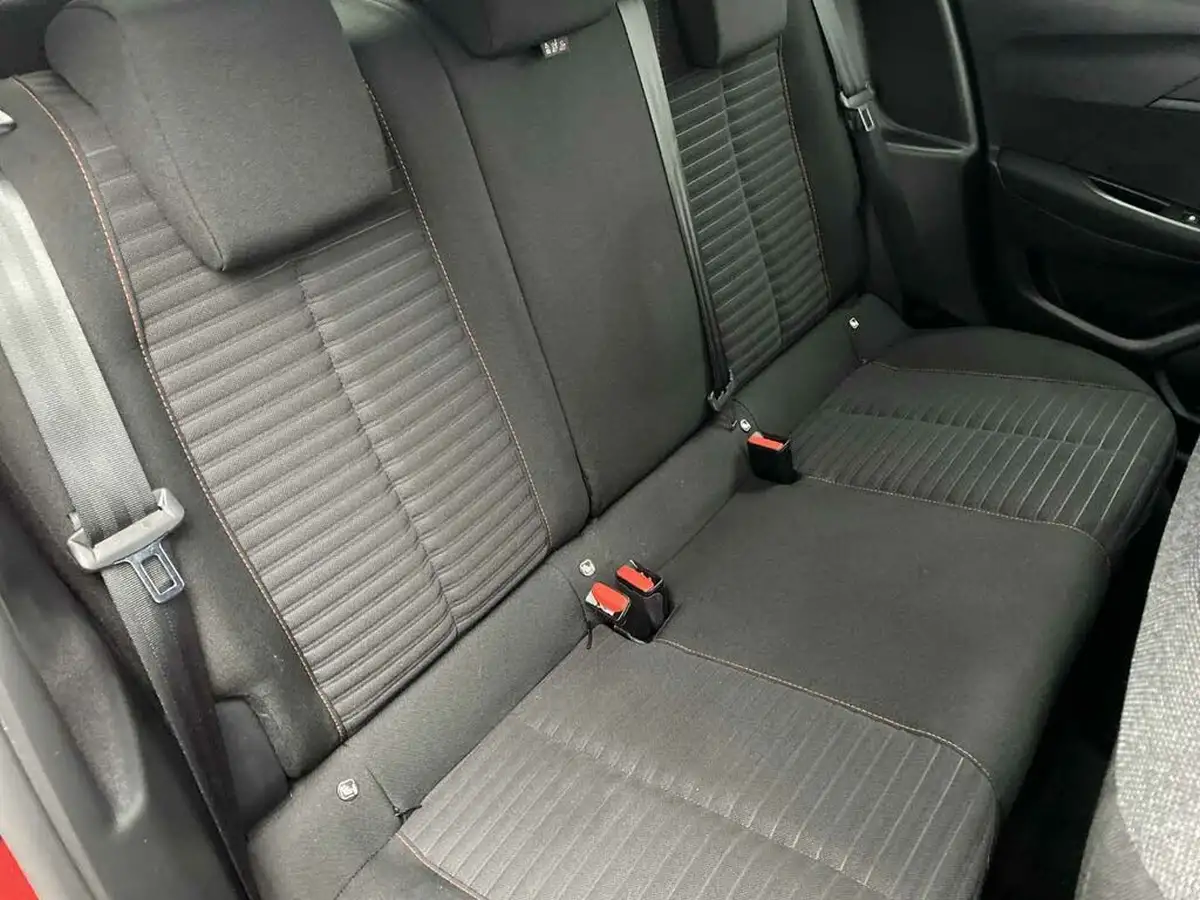 2023-peugeot-208-12-puretech-active-premium-100ps-eat8-big-19