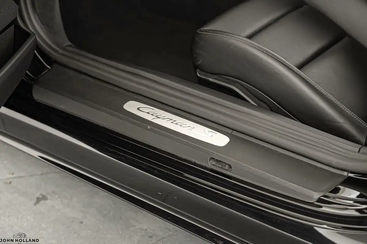 2020-porsche-cayman-718-25-cayman-s-big-30