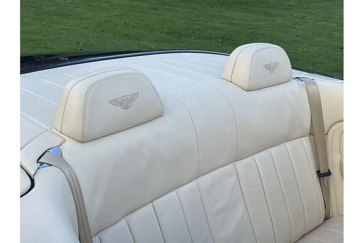 2006-bentley-azure-68-big-24