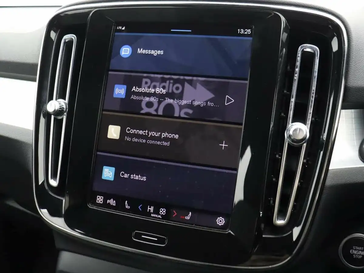 2023-volvo-xc40-20-b3-core-big-25