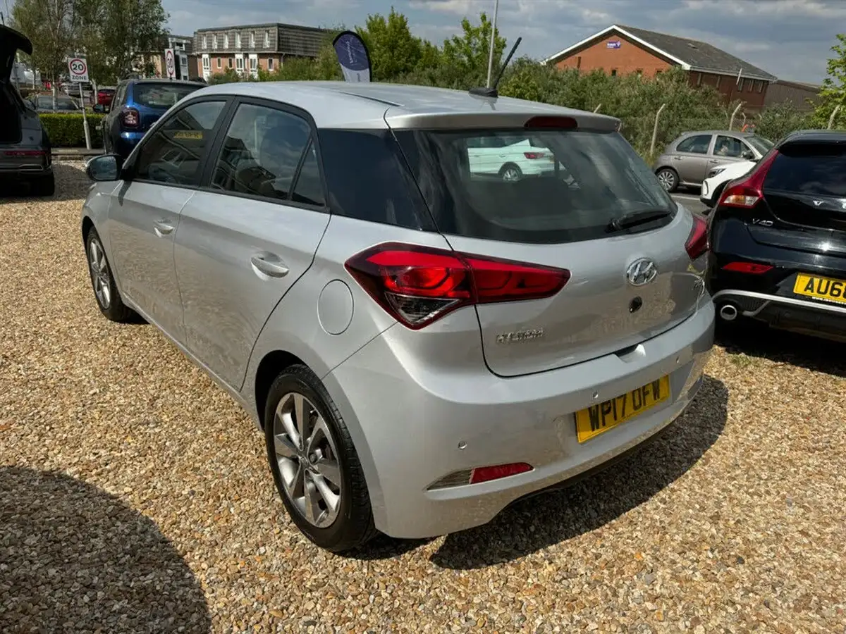 2017-hyundai-i20-10-t-gdi-turbo-edition-big-10
