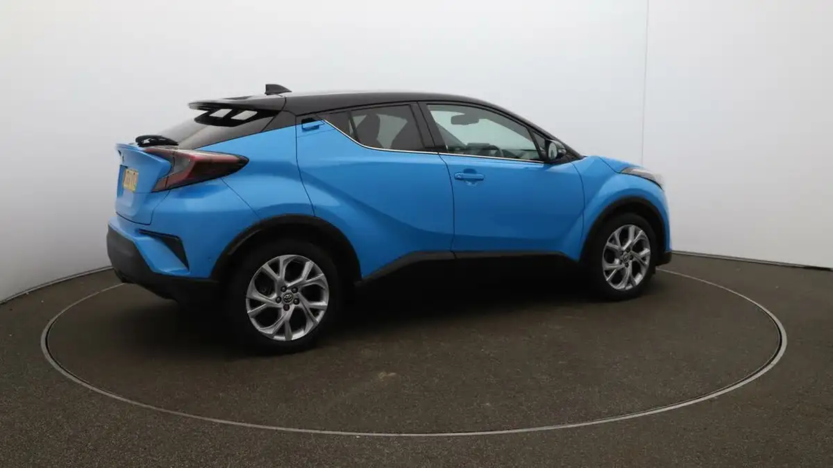 2018-toyota-c-hr-12-dynamic-big-44