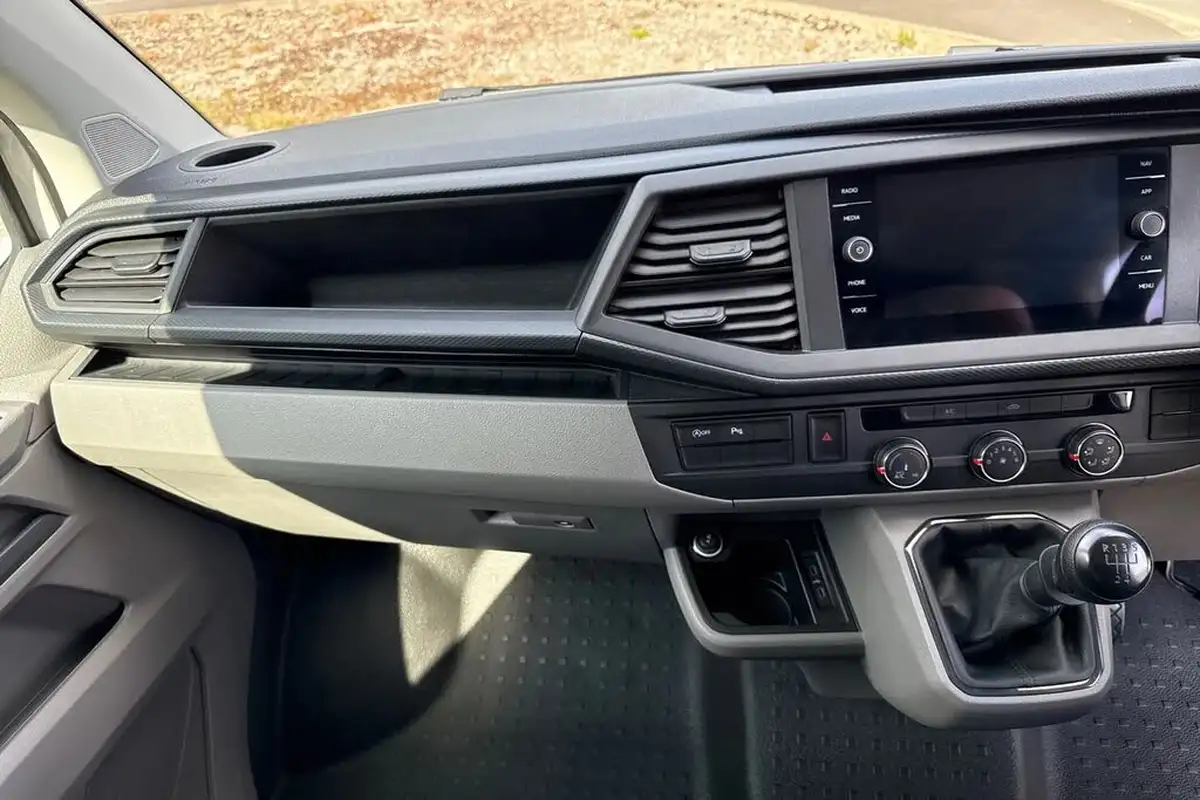 2024-volkswagen-transporter-big-19