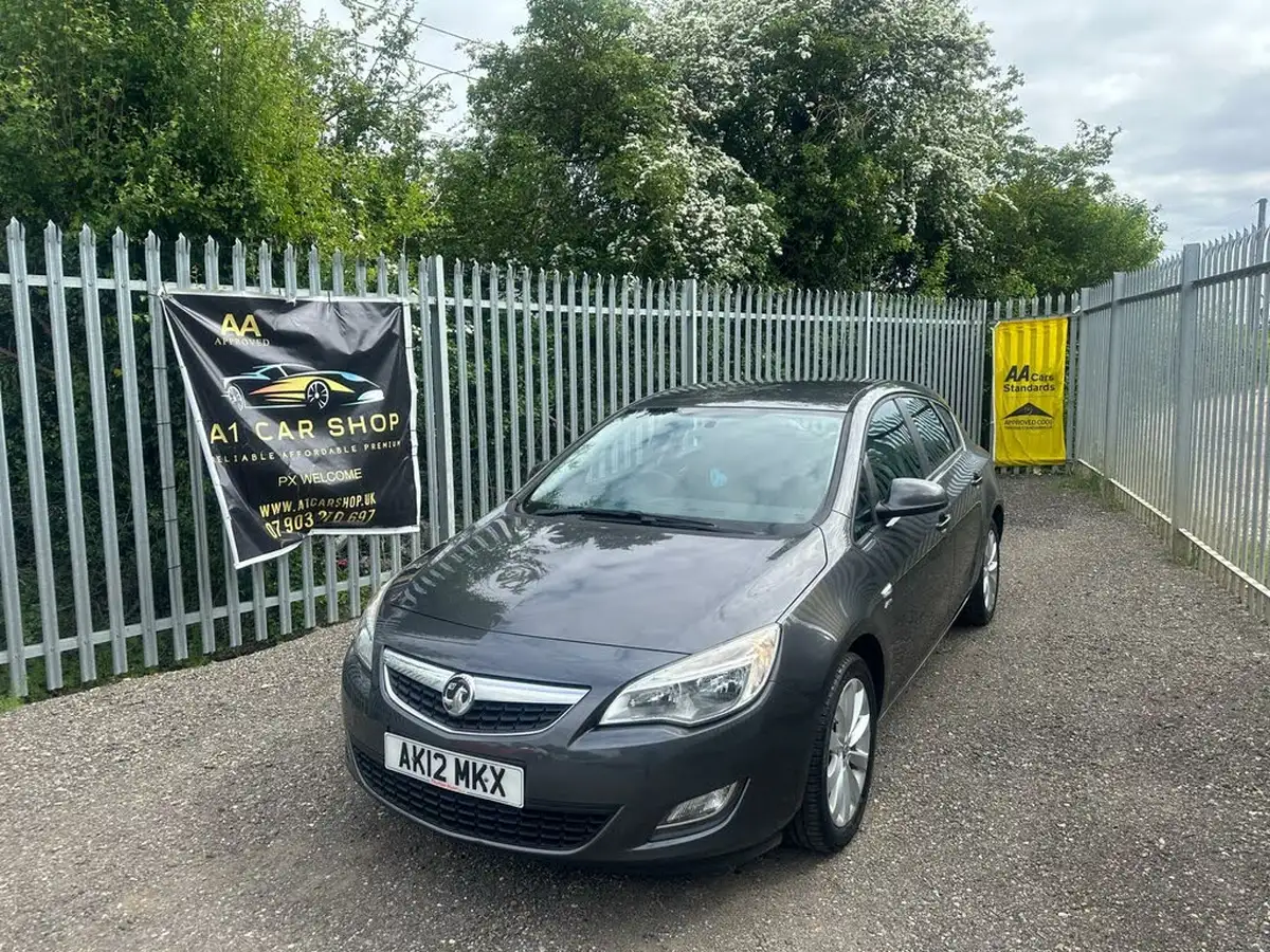 2012-vauxhall-astra-14-active-big-3