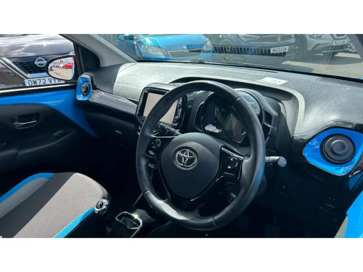 2016-toyota-aygo-10-vvt-i-x-cite-2-cyan-5d-big-10