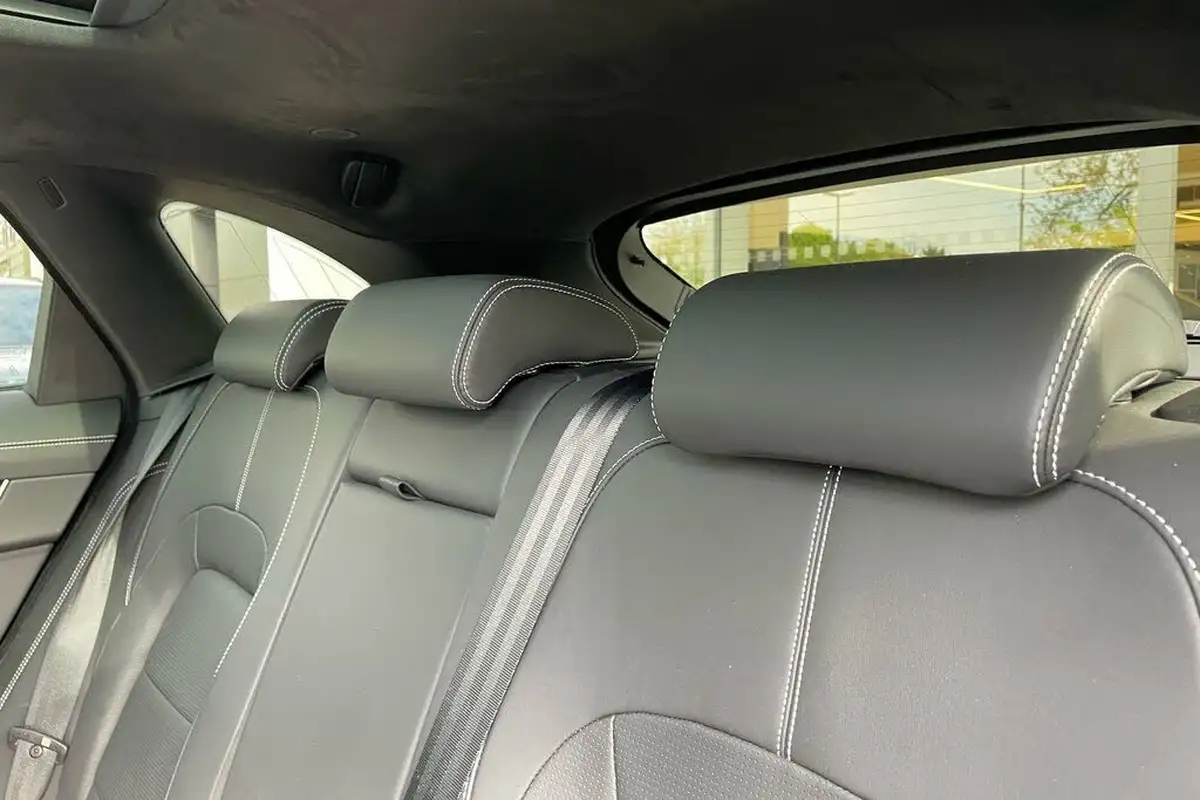 2024-jaguar-f-pace-20-p400e-r-dynamic-hse-black-90th-anniversary-edition-big-52
