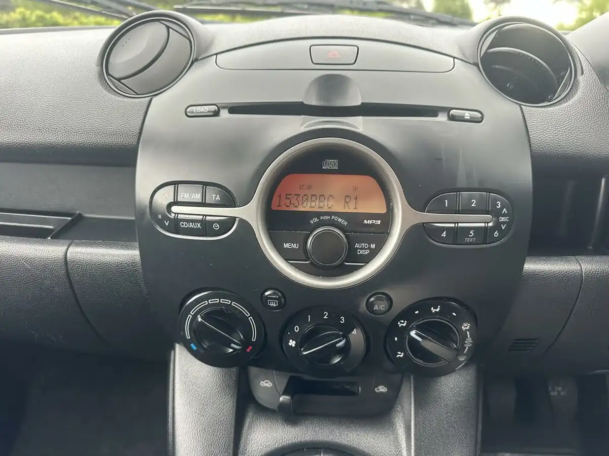 2008-mazda-mazda2-13-ts2-5d-big-23