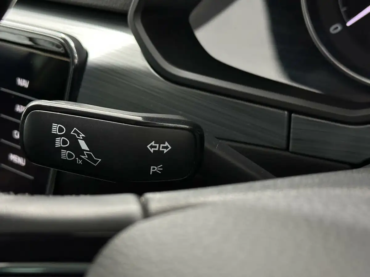 2020-skoda-superb-20tdi-se-technology-150ps-estate-dsg-big-11
