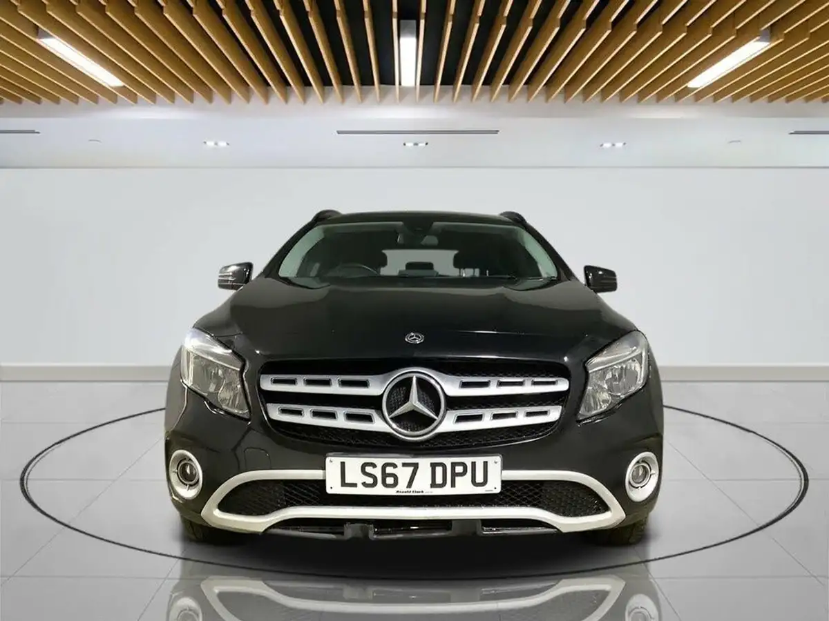 2017-mercedes-benz-gla-class-21d-gla-200d-se-ss-7g-dct-big-1