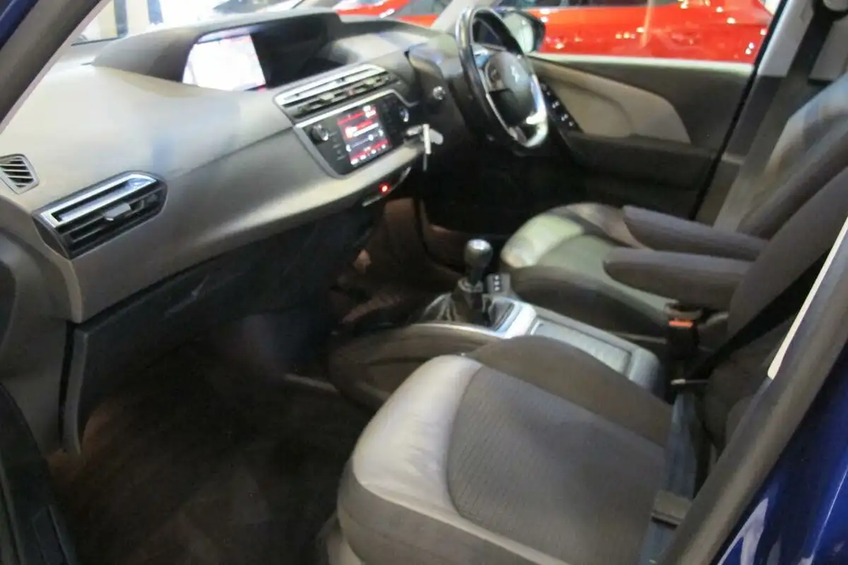 2018-citroen-grand-c4-picasso-16bluehdi-feel-big-2
