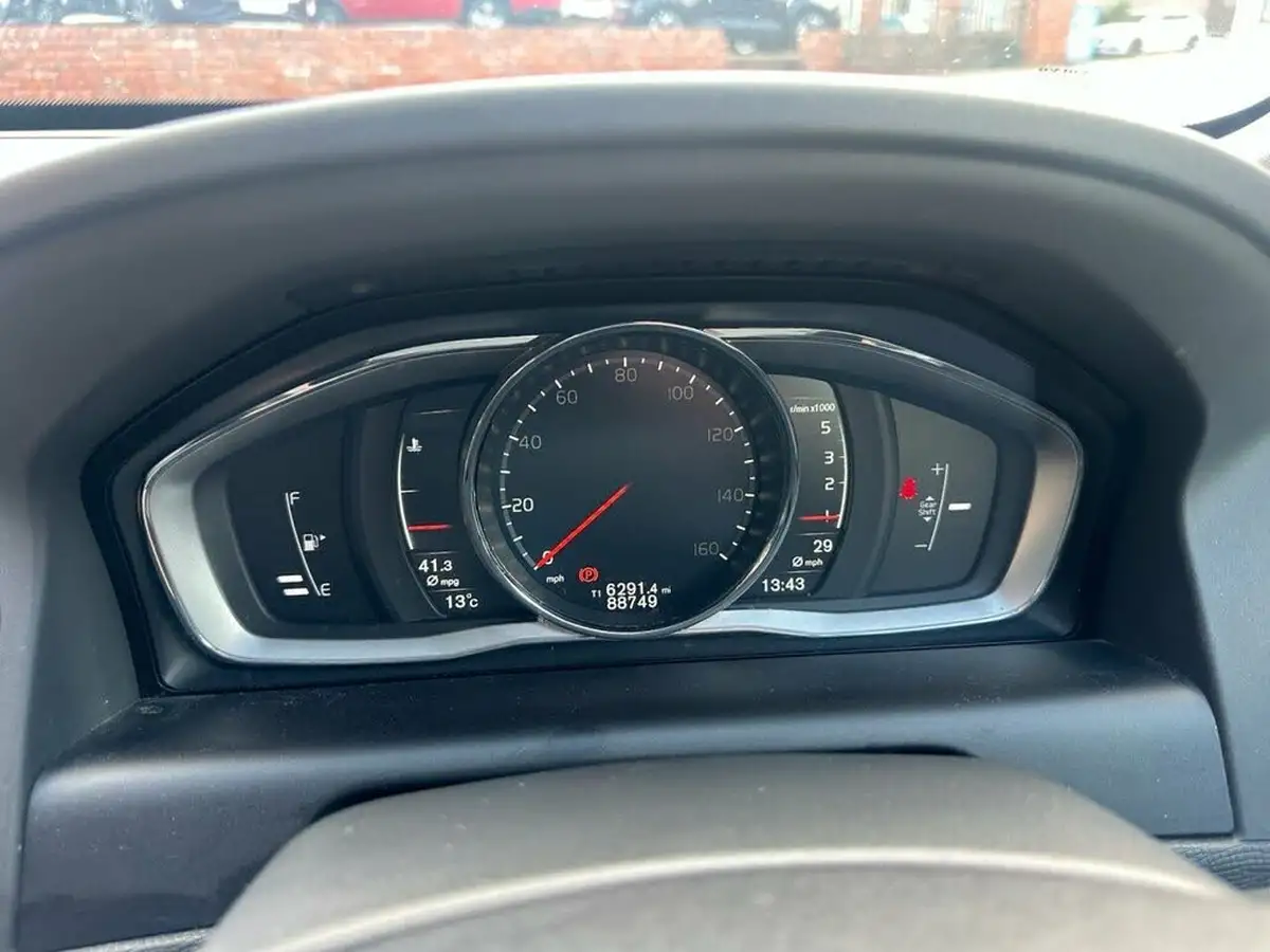 2016-volvo-xc60-20td-d4-se-lux-nav-big-6