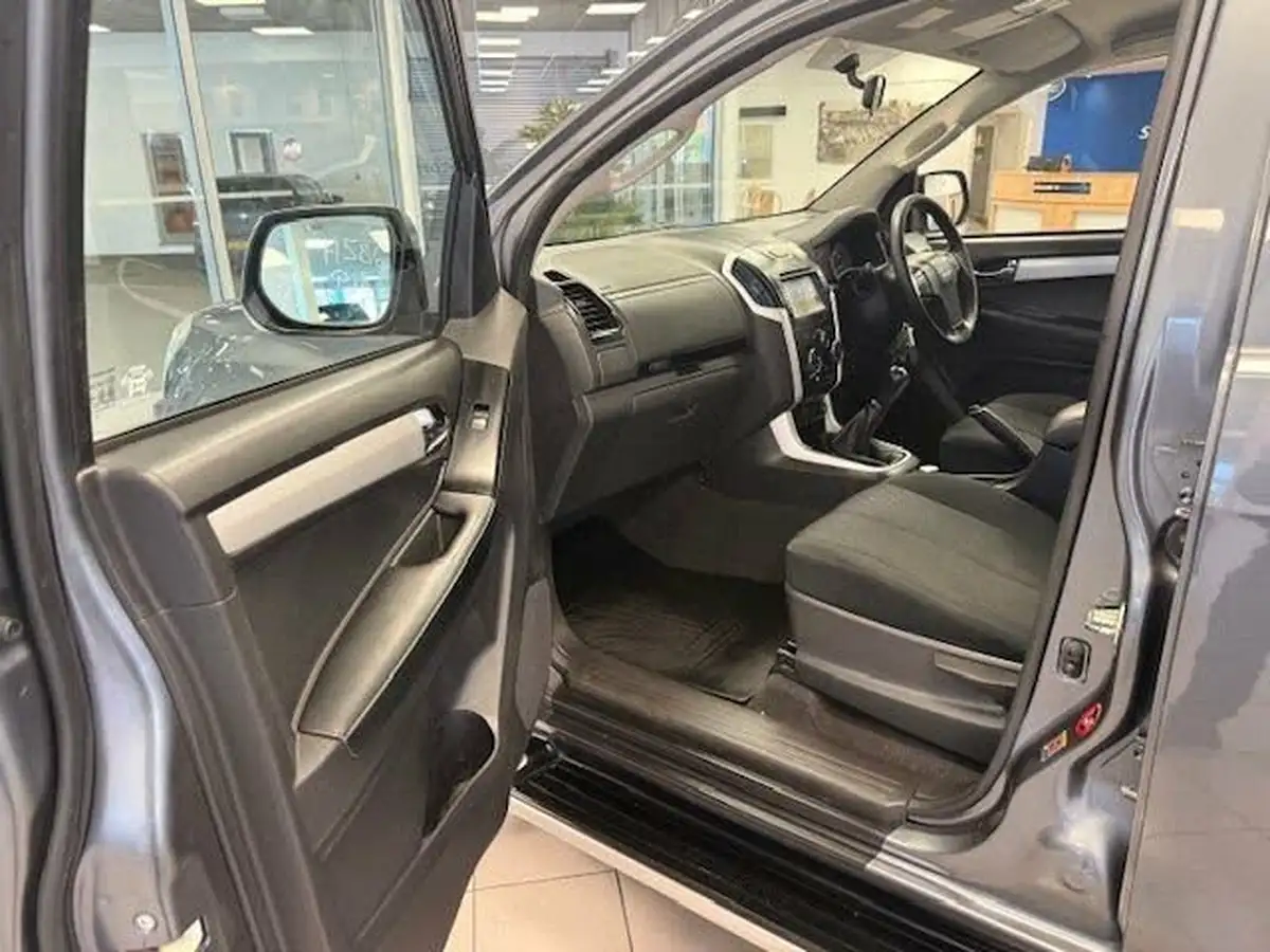 2019-isuzu-d-max-19td-yukon-double-pick-up-big-14