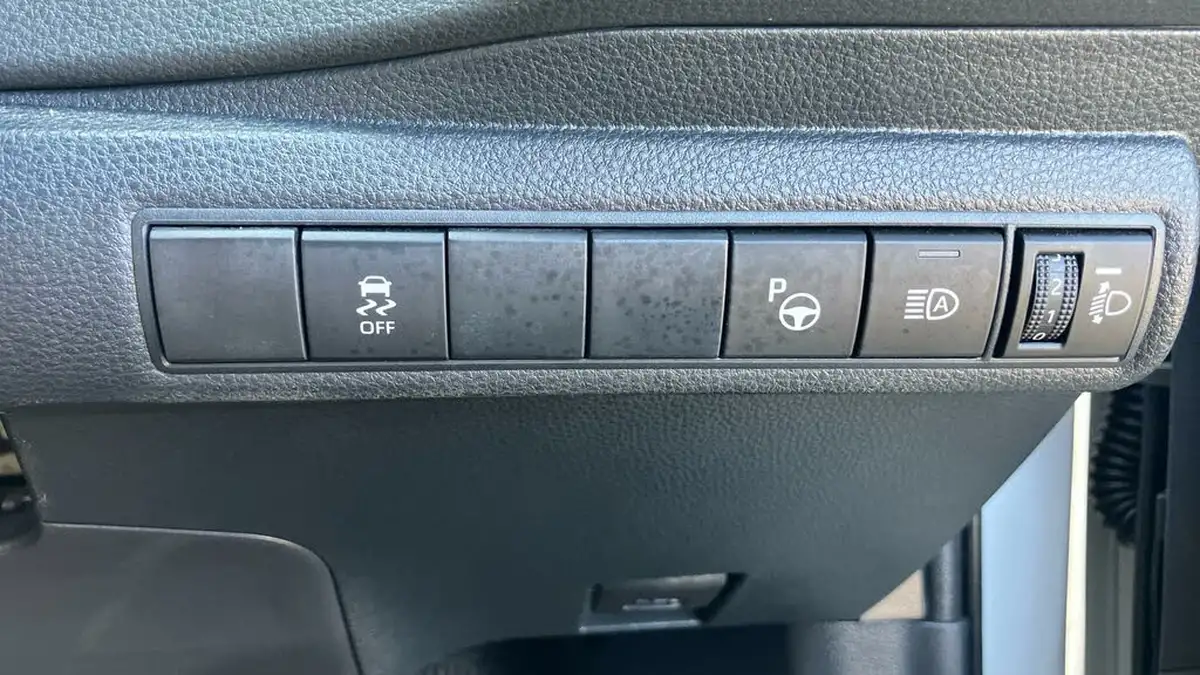2022-toyota-corolla-18-vvt-i-gr-sport-120bhp-trk-hatchback-big-28