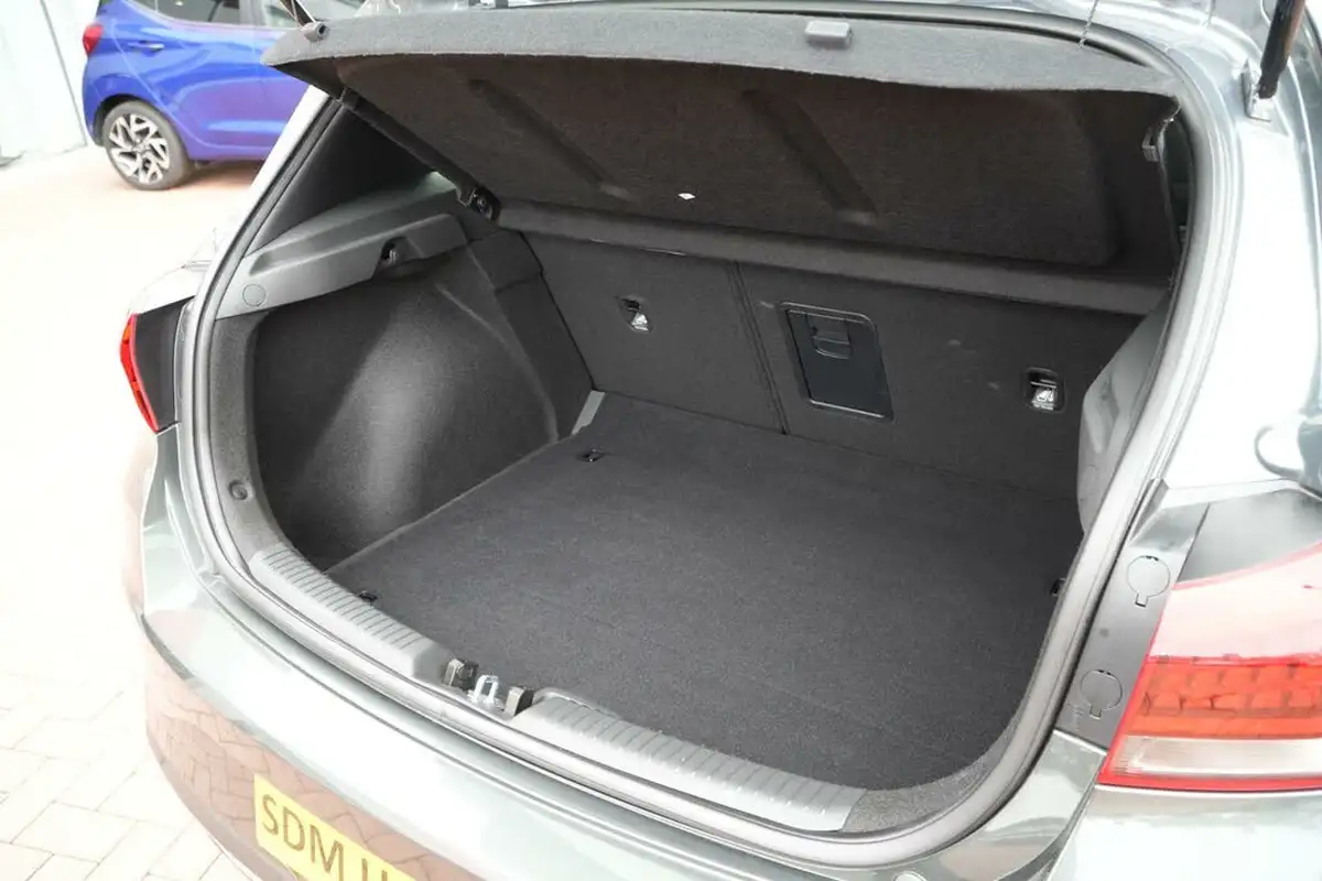 2023-hyundai-i30-10-t-gdi-premium-hatchback-big-49