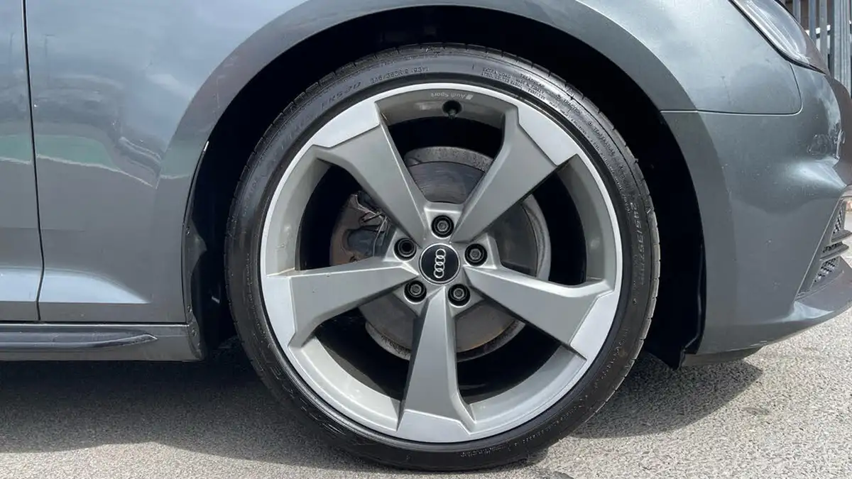 2018-audi-a4-avant-20-tfsi-black-edition-big-19
