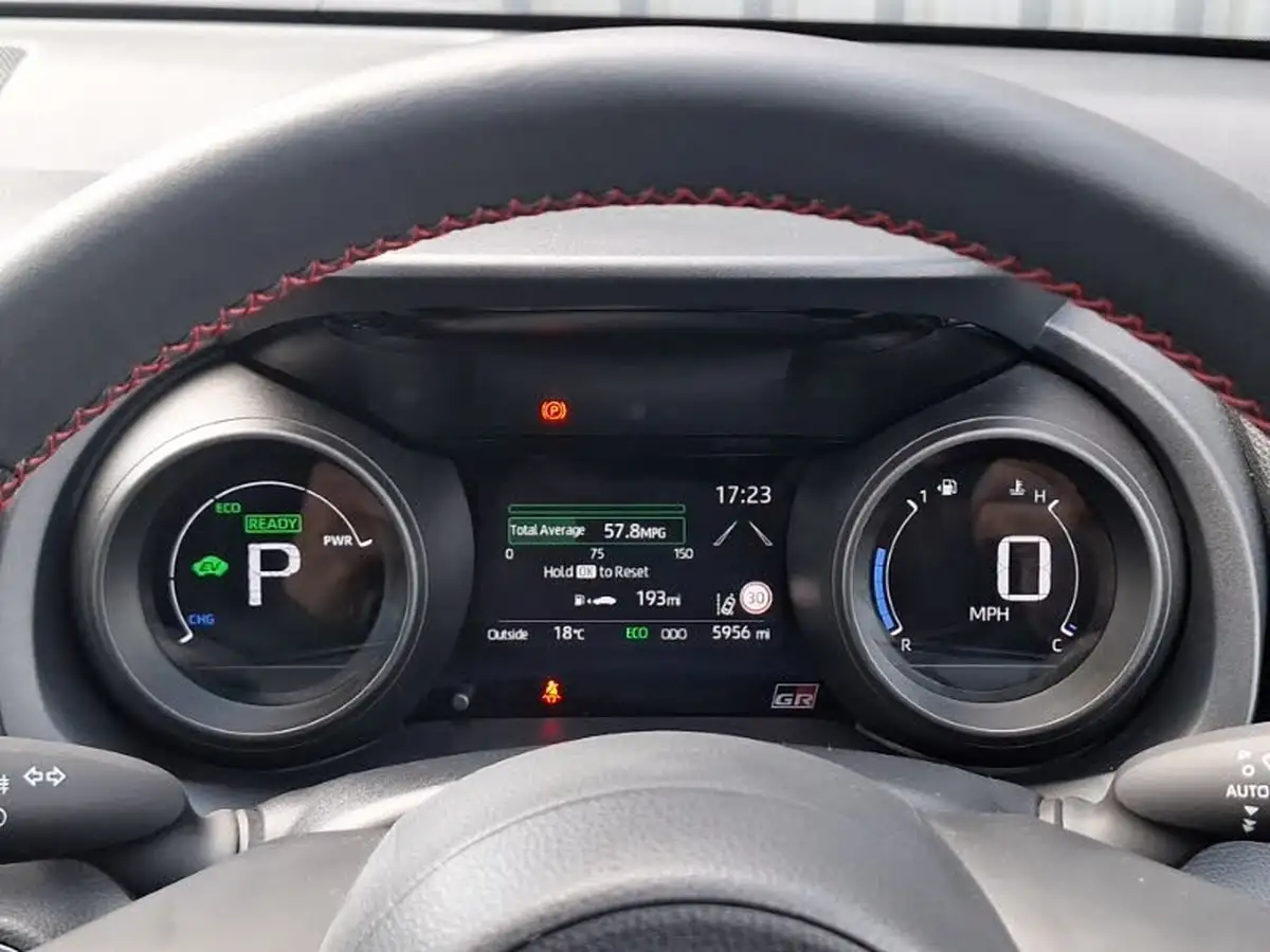 2023-toyota-yaris-15-vvt-i-gr-sport-114bhp-big-10