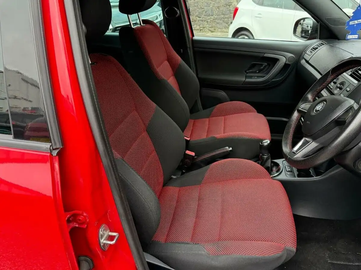 2014-skoda-fabia-16tdi-monte-carlo-cr-estate-big-10