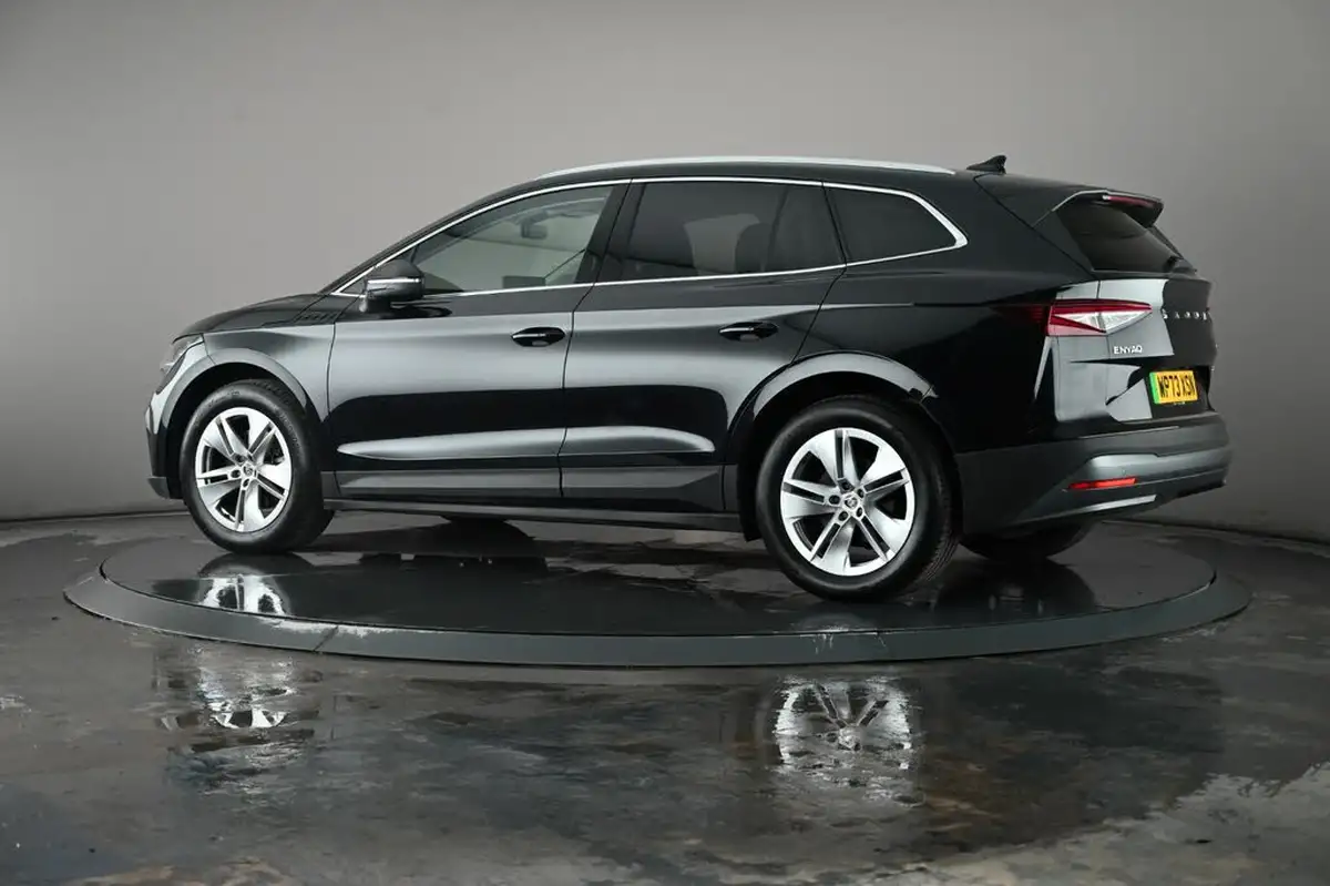 2023-skoda-enyaq-e-80-82-kwh-station-wagon-big-17