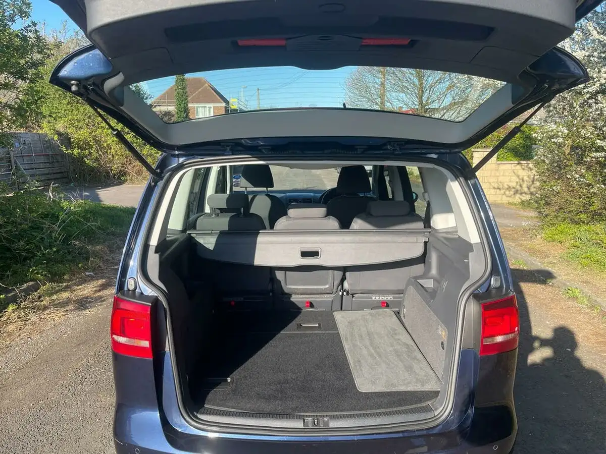 2013-volkswagen-touran-16td-bluemotion-s-tech-ss-big-32