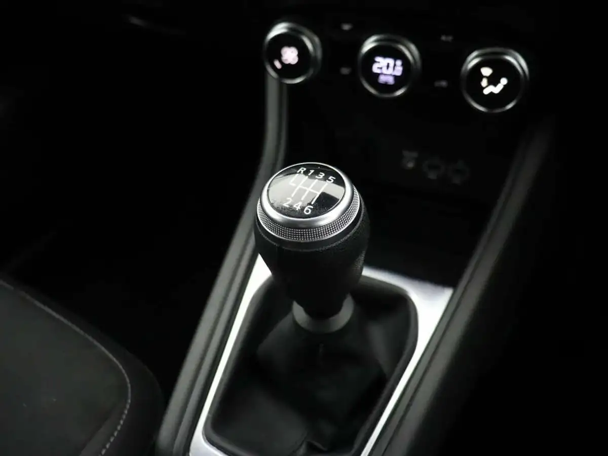 2021-renault-captur-13-tce-iconic-edition-big-37