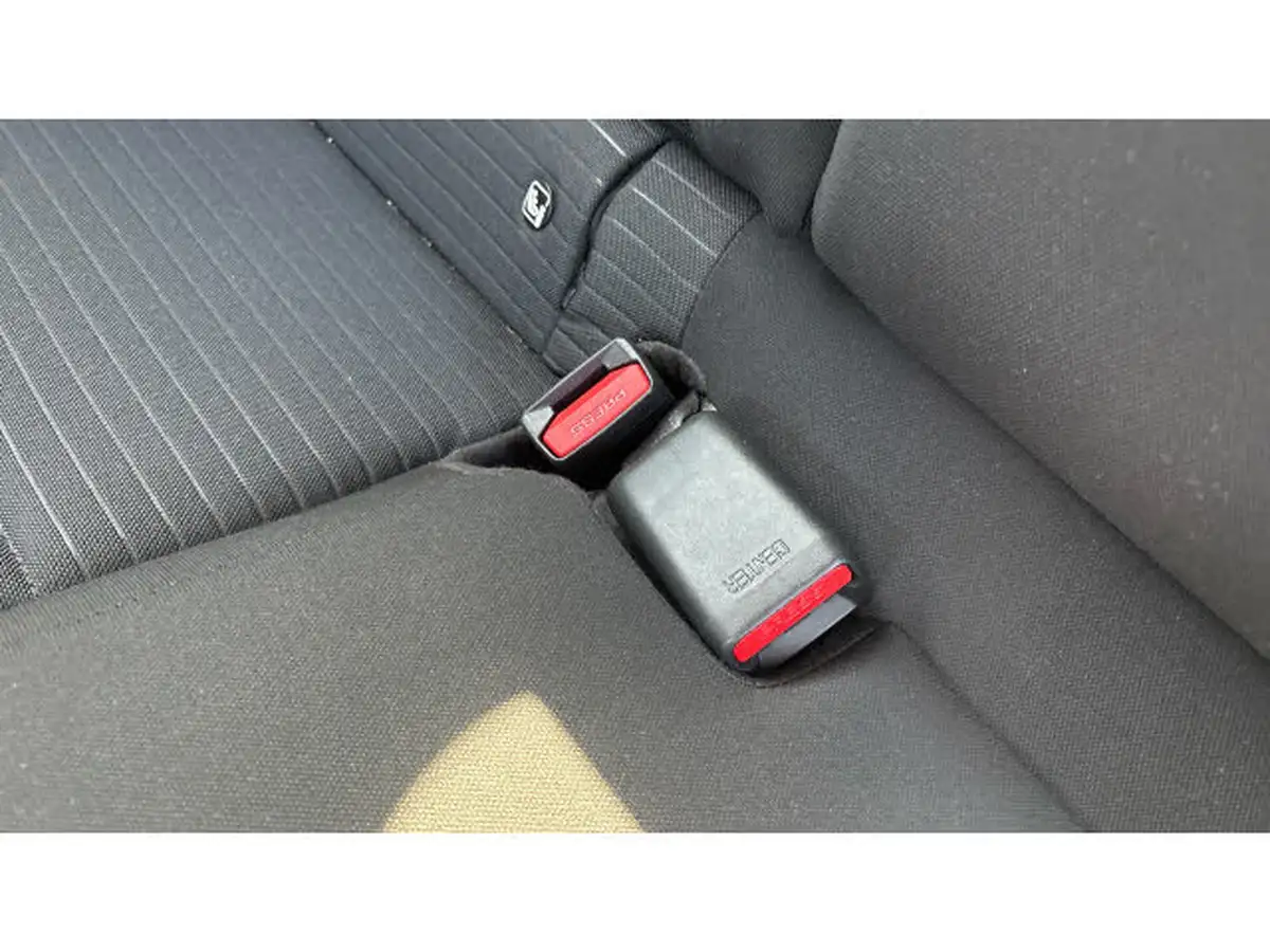 2022-hyundai-i20-10-t-gdi-premium-dct-big-16