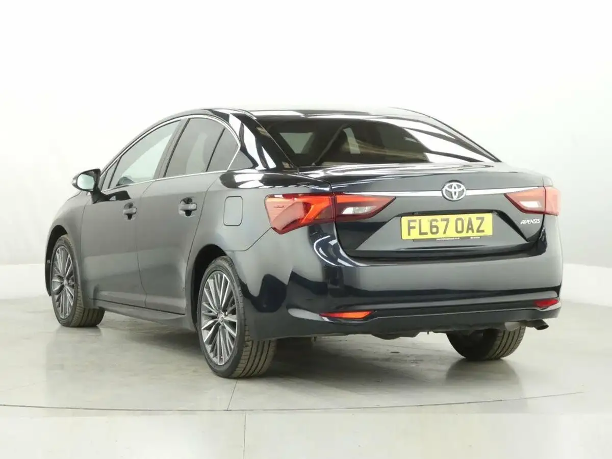 2017-toyota-avensis-20d-4d-design-saloon-4d-big-5