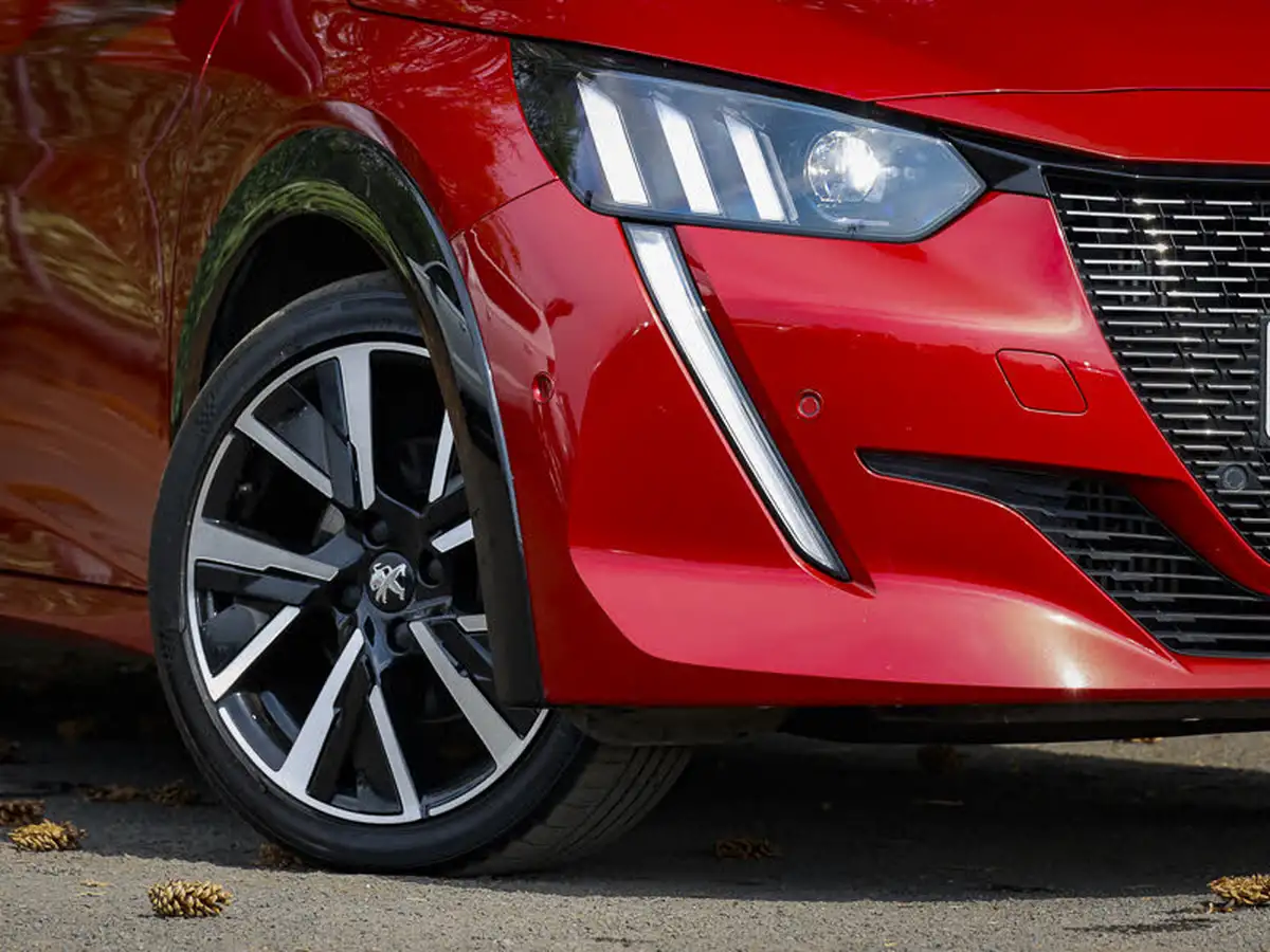 2022-peugeot-208-12-puretech-gt-premium-100bhp-big-19