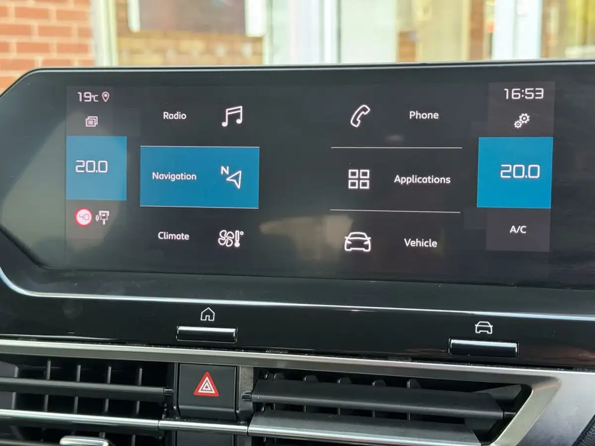 2022-citroen-c4-12-puretech-c-series-edition-eat8-big-26