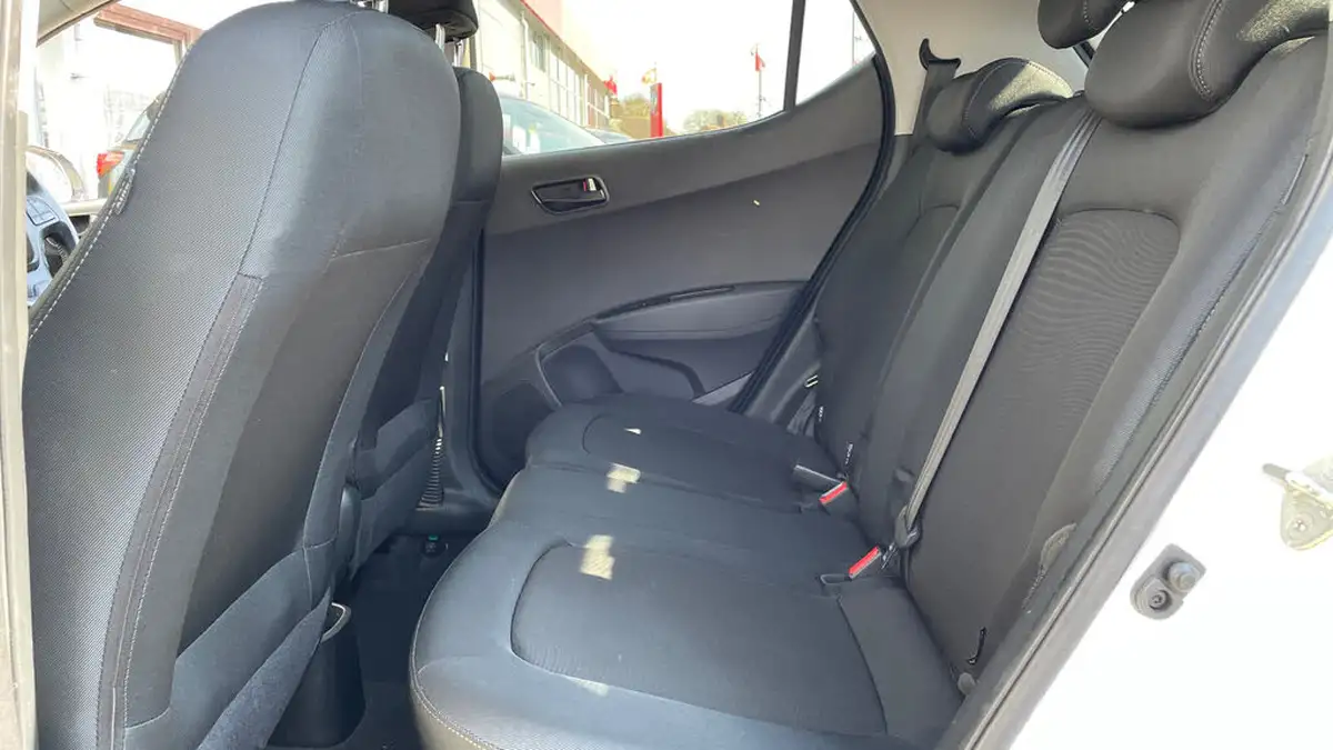 2019-hyundai-i10-10-play-big-13