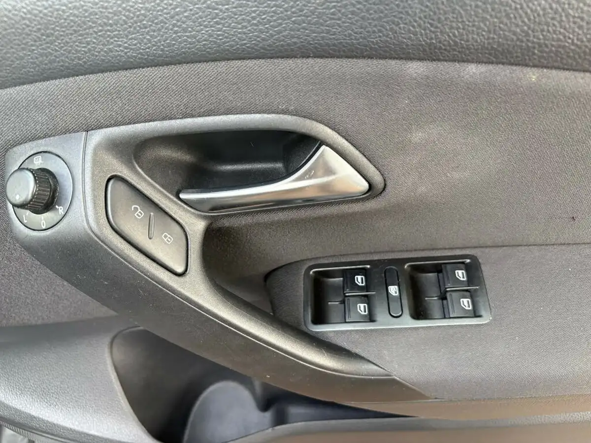 2010-volkswagen-polo-14-se-86ps-5d-dsg-big-13