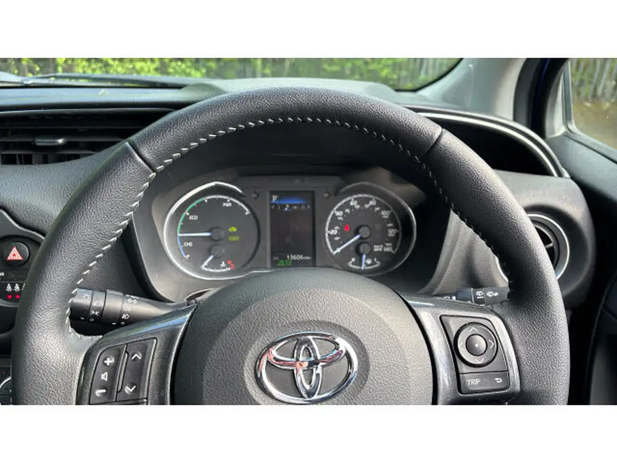 2020-toyota-yaris-15-vvt-i-y20-98bhp-hybrid-1497cc-e-cvt-big-5