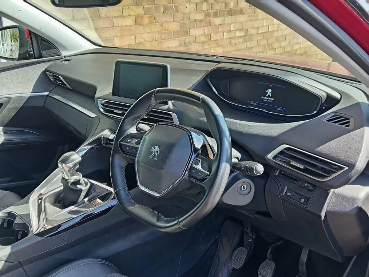 2020-peugeot-5008-suv-12-puretech-allure-big-3