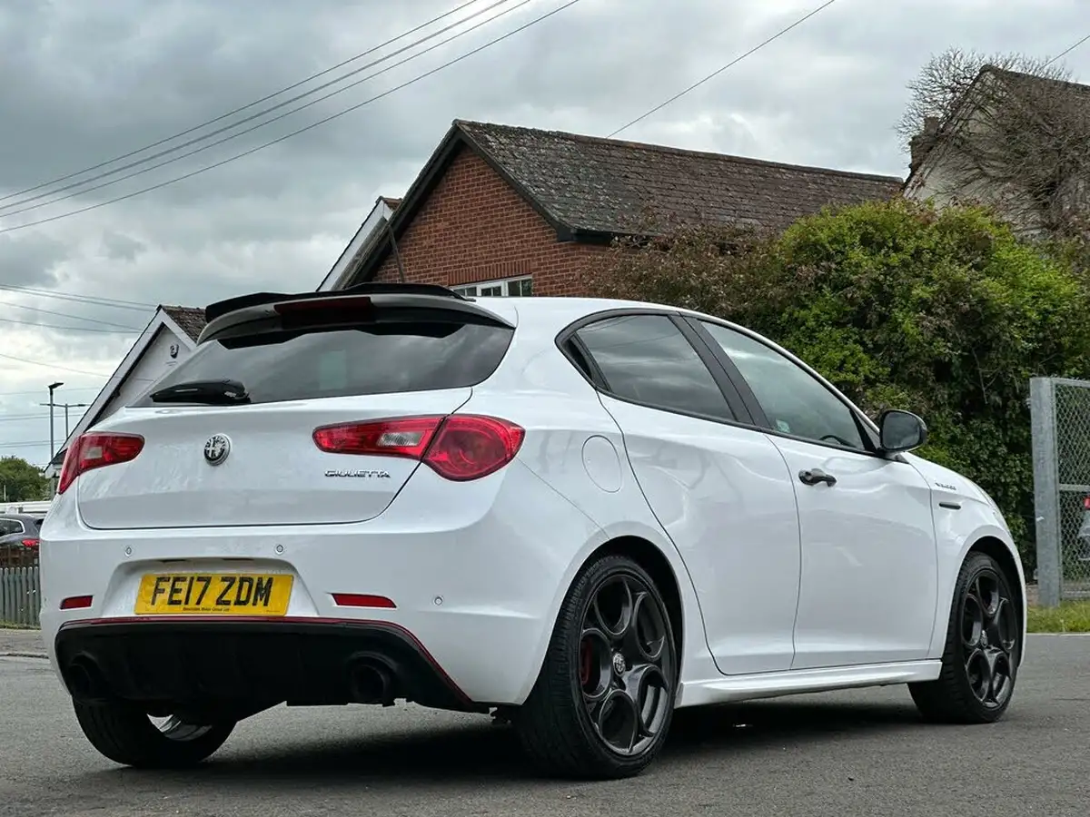 2017-alfa-romeo-giulietta-17-veloce-big-18