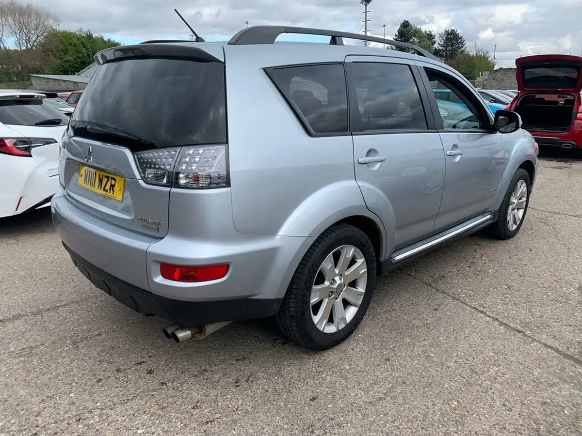 2011-mitsubishi-outlander-22td-gx3-2wd-2268cc-big-3