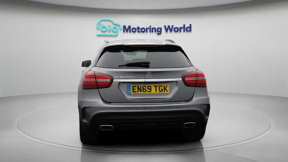 2020-mercedes-benz-gla-class-16-gla-200-amg-line-edition-plus-7g-dct-big-6