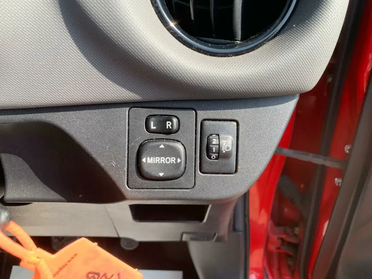 2016-toyota-yaris-133-design-big-12