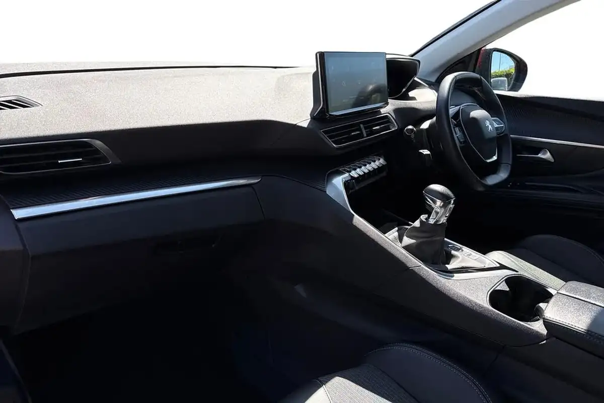 2021-peugeot-3008-suv-12-puretech-allure-big-14