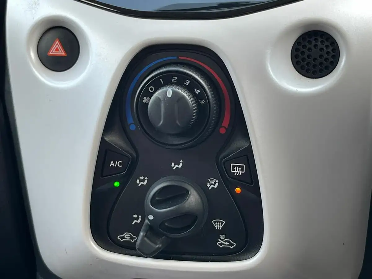 2016-toyota-aygo-10-vvt-i-x-pure-5d-big-21