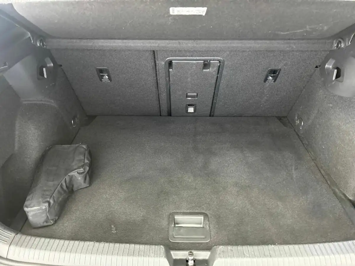 2022-volkswagen-golf-15-tsi-r-line-130ps-hatchback-big-1