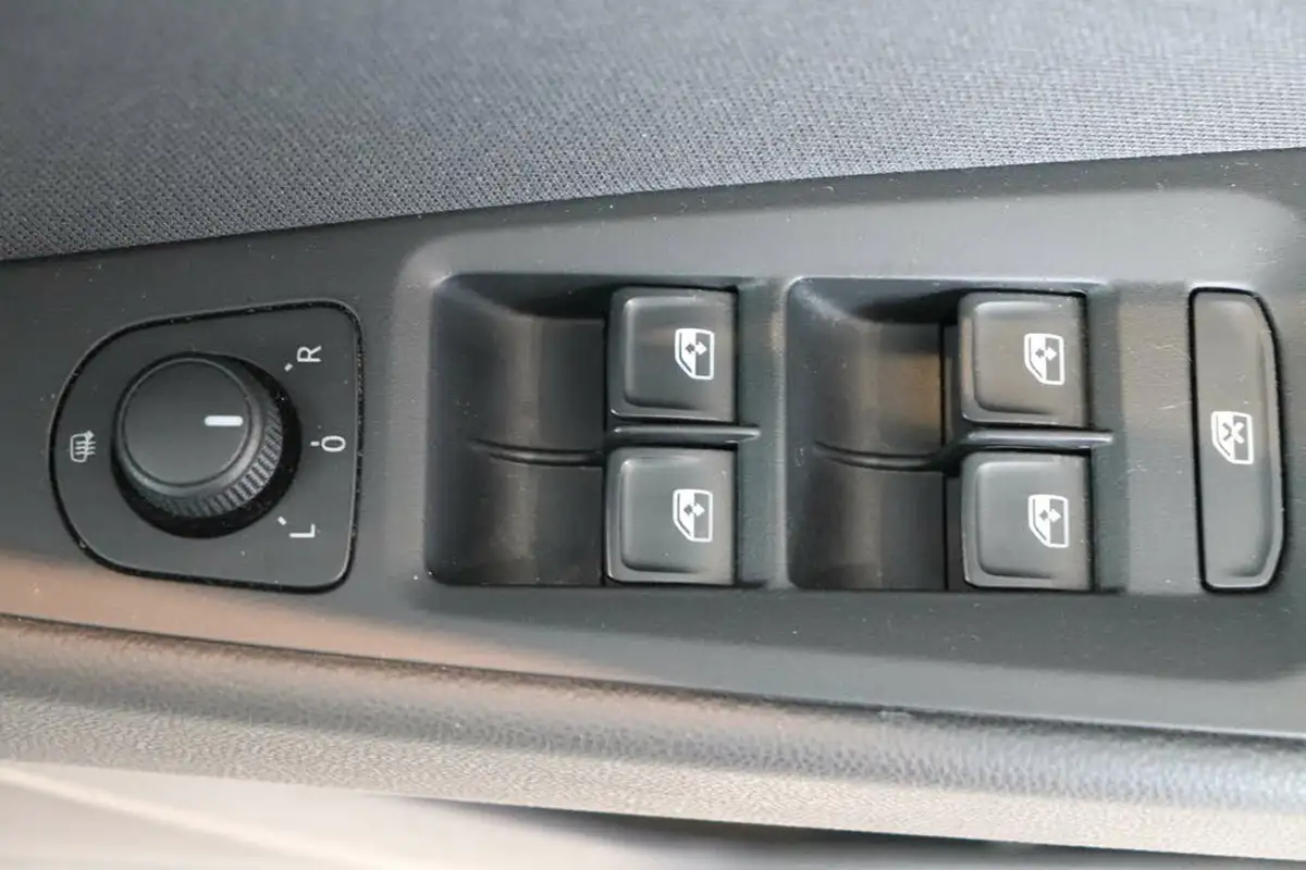 2016-seat-leon-16tdi-ecomotive-se-tech-pack-hatchback-big-24