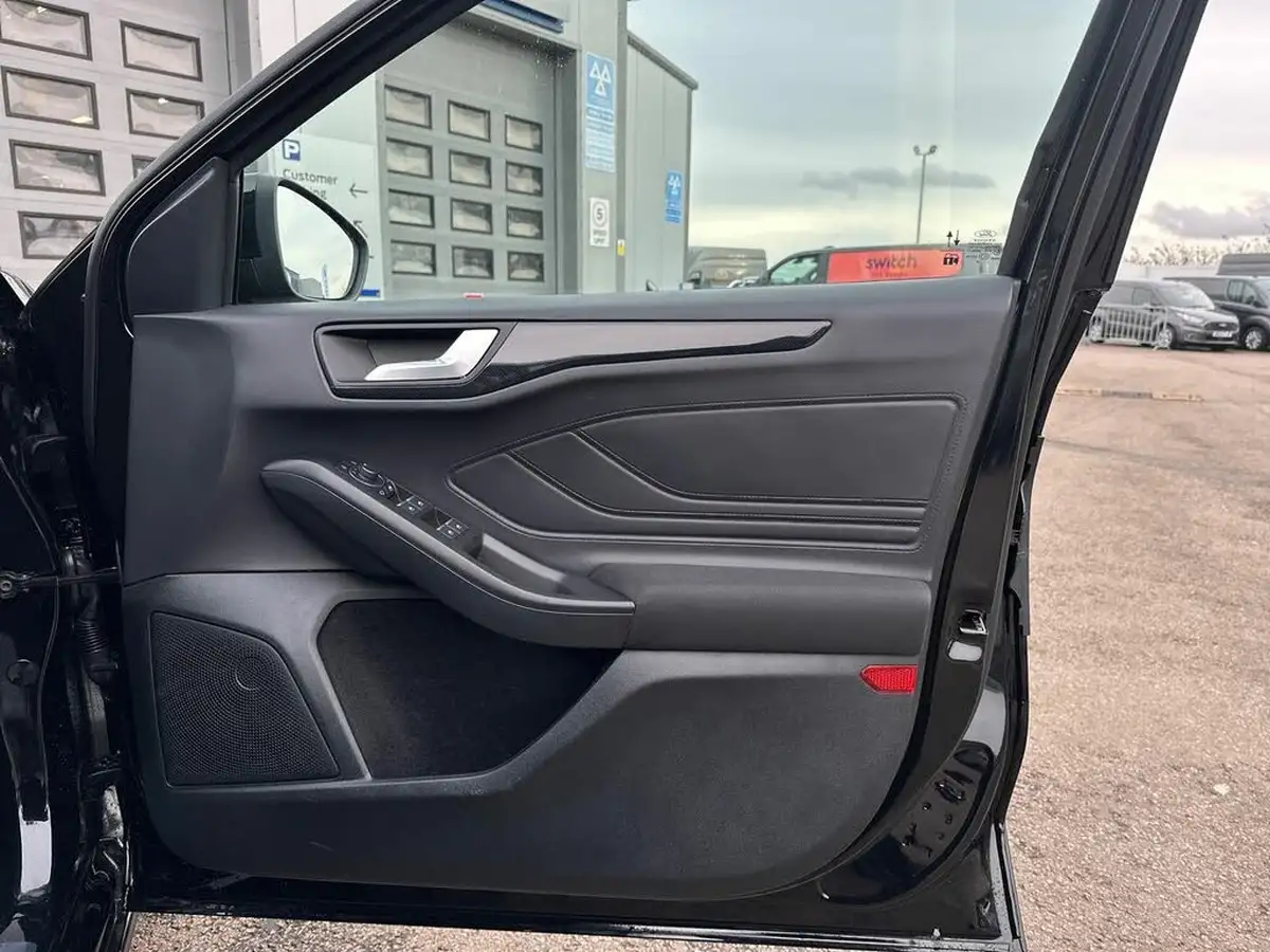 2025-ford-focus-10t-st-line-155ps-estate-powershift-big-16