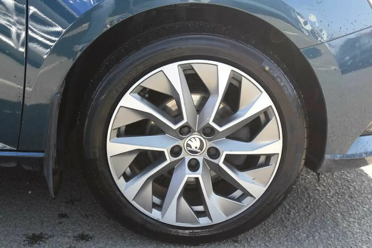 2021-skoda-fabia-10-tsi-se-drive-95ps-hatchback-big-4