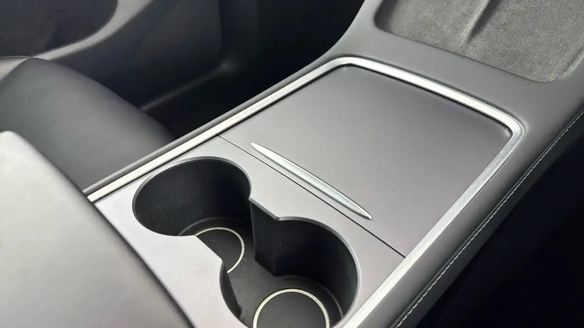 2022-tesla-model-y-e-long-range-big-15
