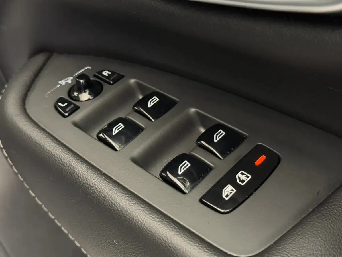 2023-volvo-xc90-20-b5-plus-big-28
