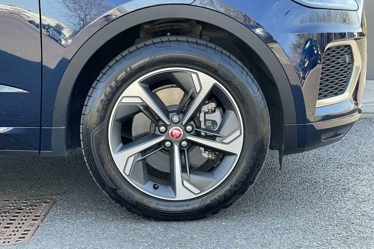 2023-jaguar-e-pace-15-p300e-r-dynamic-se-big-3