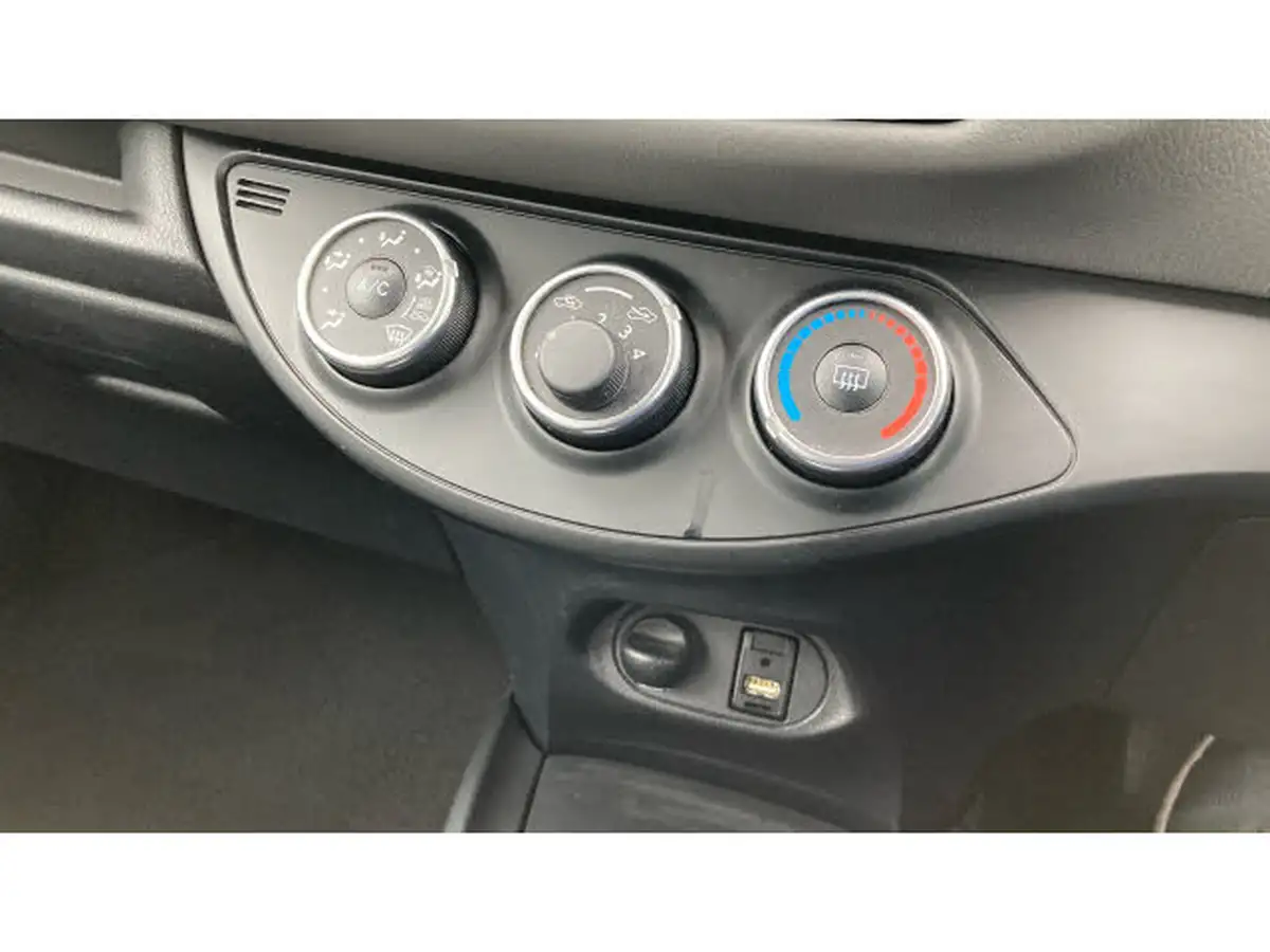 2017-toyota-yaris-15-vvt-i-icon-111bhp-big-22