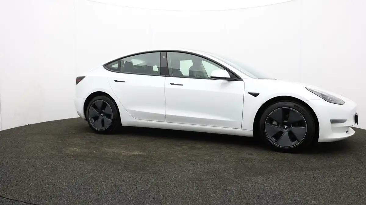 2020-tesla-model-3-e-long-range-big-44