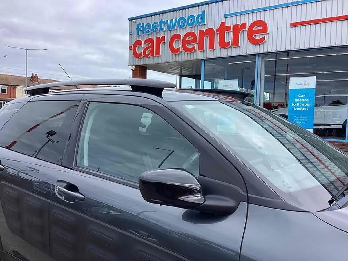 2016-citroen-c4-cactus-16bluehdi-flair-big-16